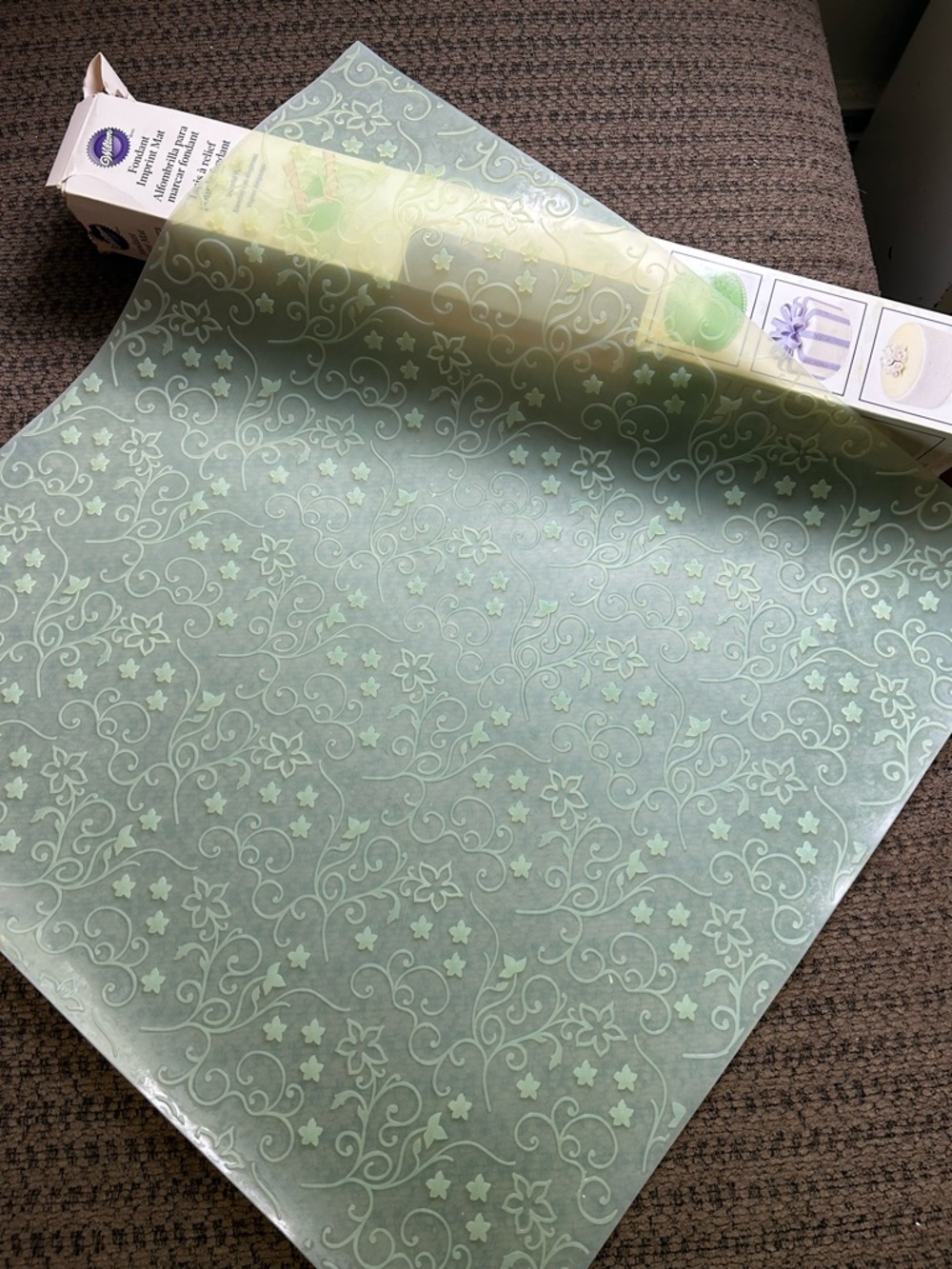 Wilton Green Floral Decorative Wrapping Sheet